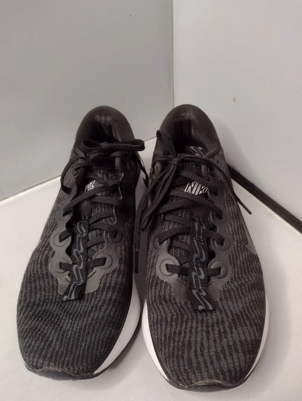 Nike Motiva Black Women's Size 9 Walking Running Shoes Sneakers F